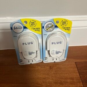 Febreze Plug Scented Oil Warmer in White and Blue